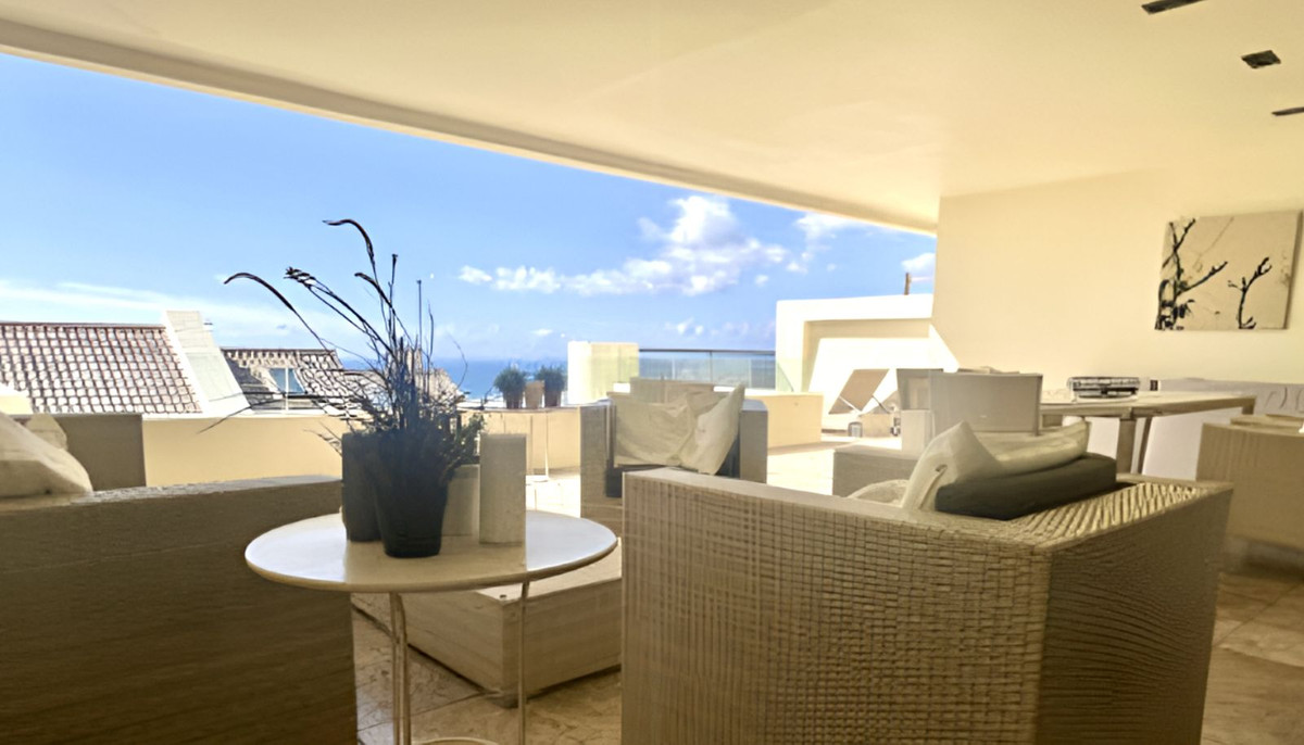 2 Bedroom Apartment in Marbella - Photo 2