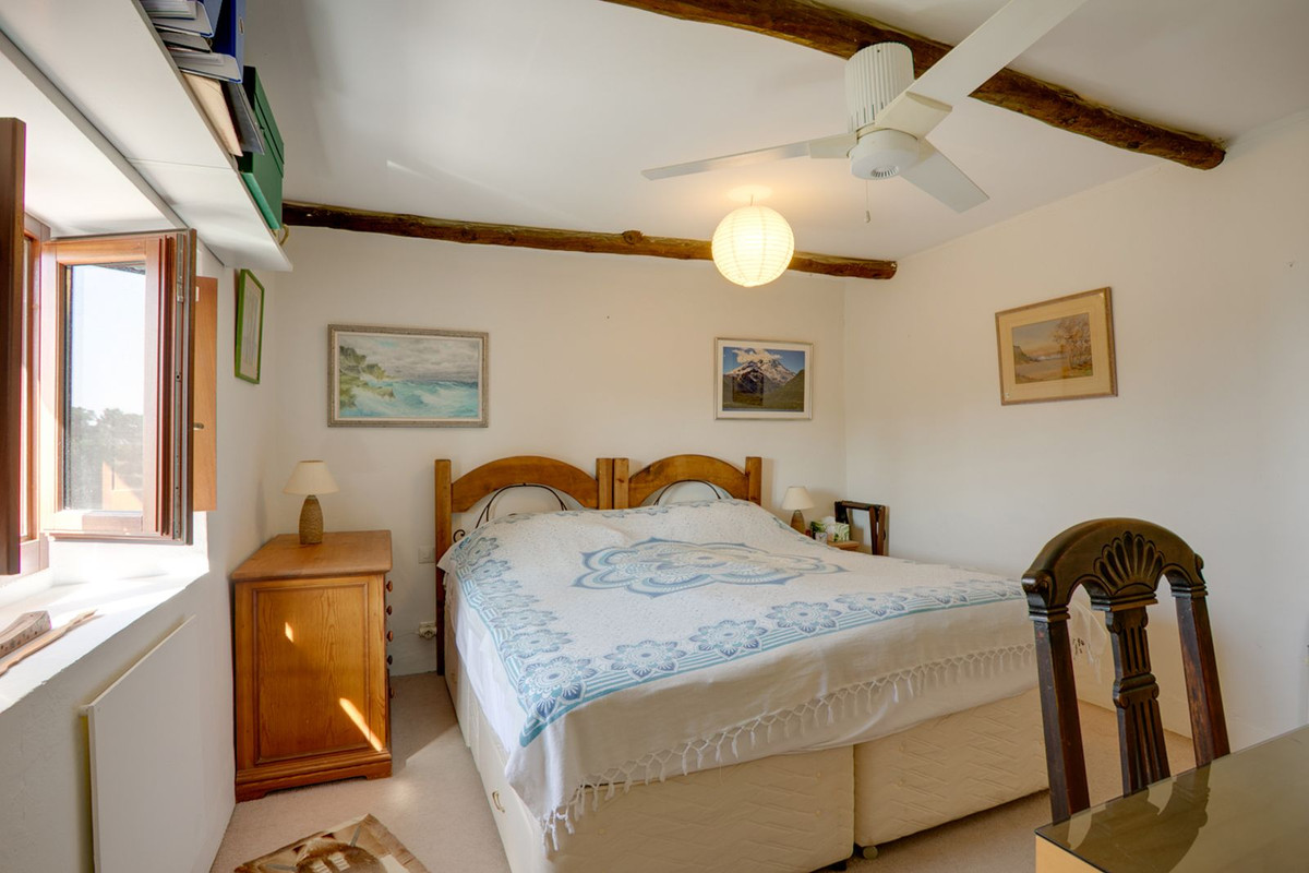 3 Bedroom Villa in Estepona - Photo 12