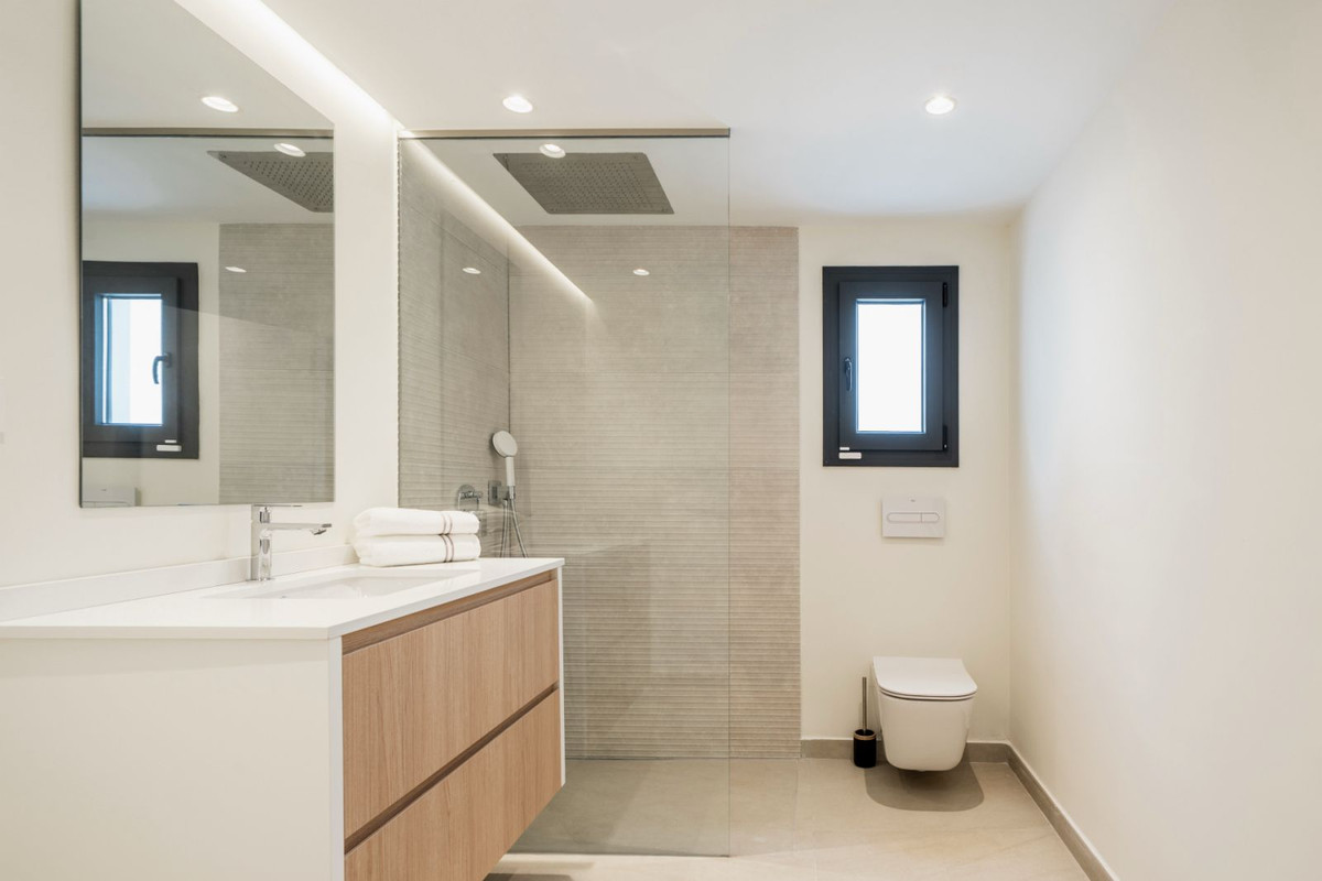 5 Bedroom Villa in San Pedro de Alcántara - Photo 10
