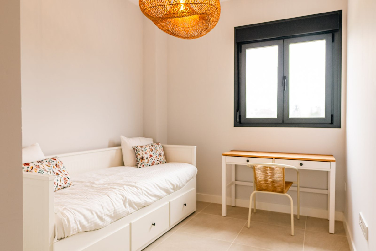 2 Bedroom Penthouse in Estepona - Photo 12