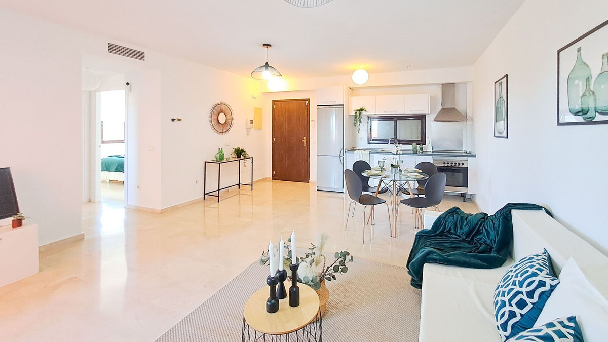 2 Bedroom Apartment in Estepona - Photo 8