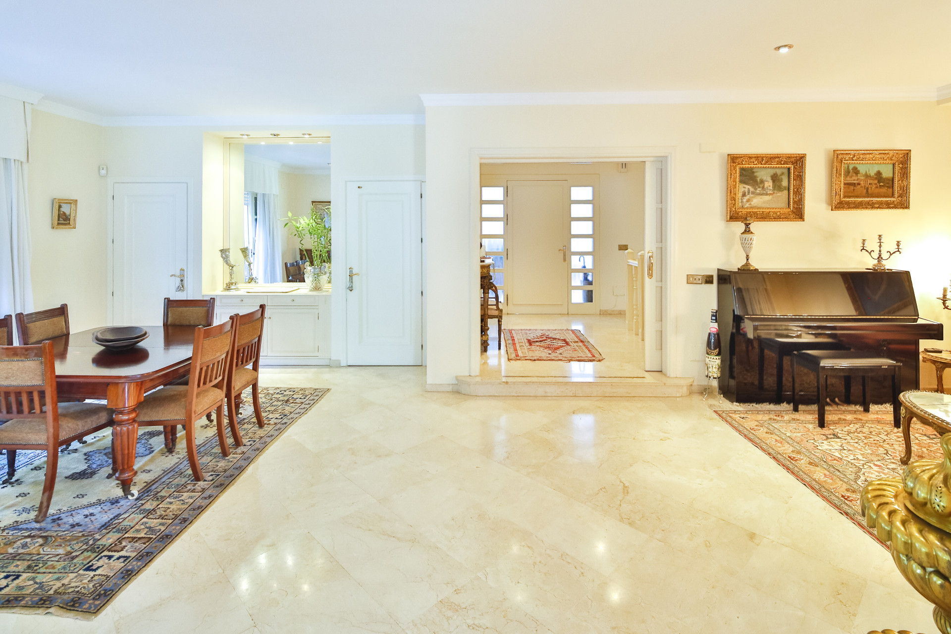 6 Bedroom Villa in Marbella - Photo 8