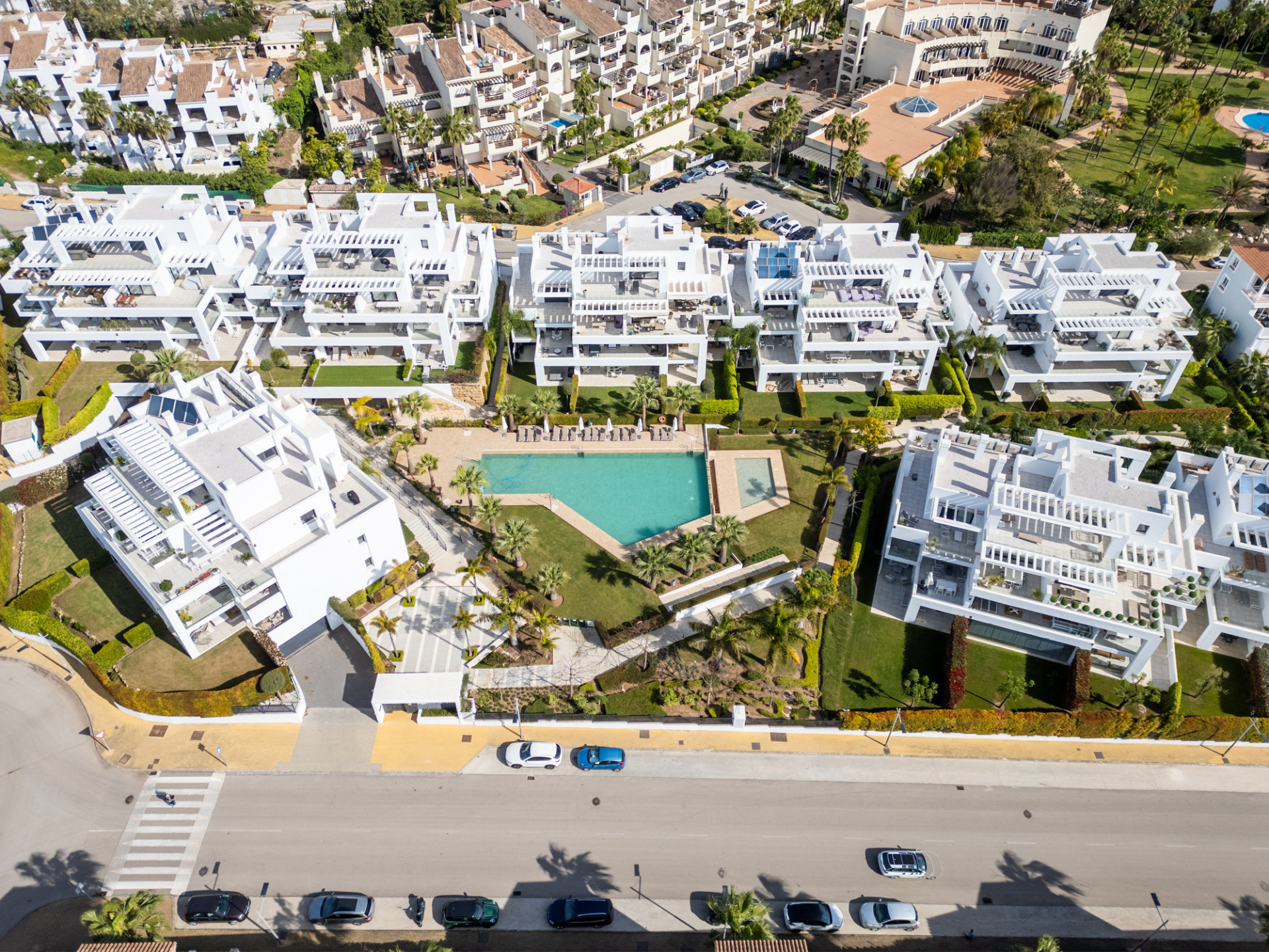 3 Bedroom Penthouse in Estepona - Photo 35