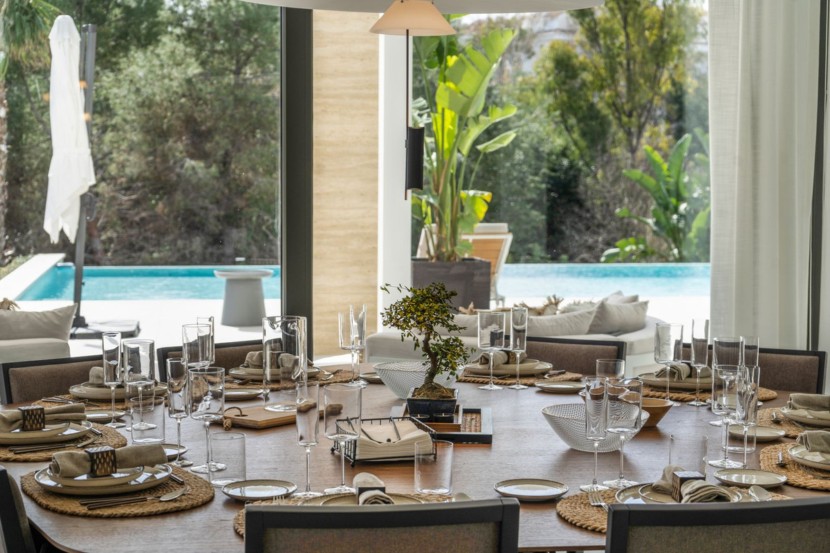 6 Bedroom Villa in Marbella - Photo 61