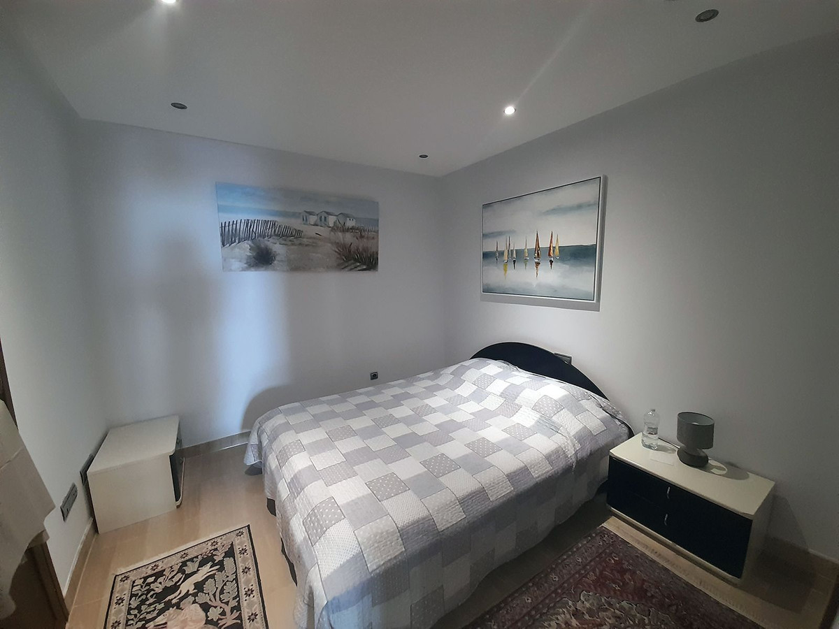 2 Bedroom Apartment in Estepona - Photo 19