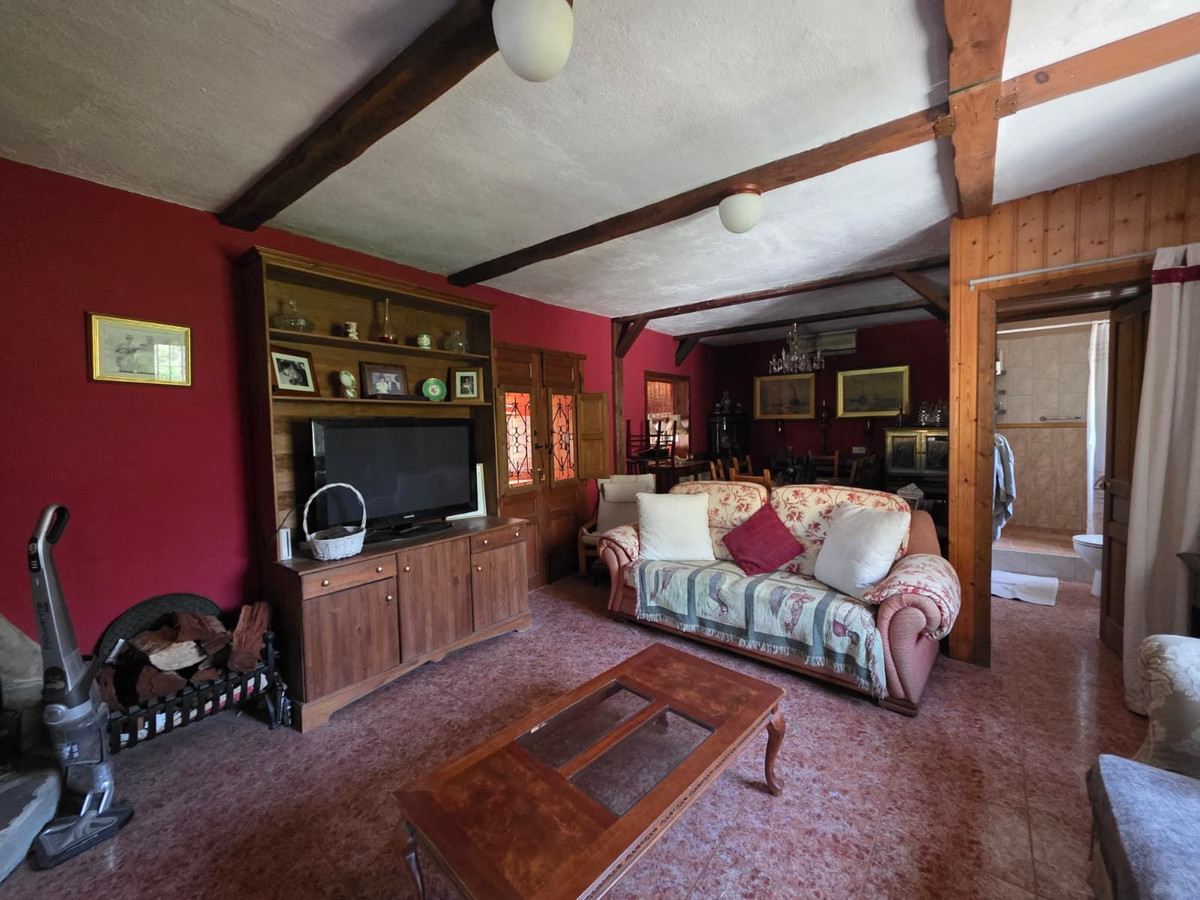 4 Bedroom Country house in Guaro - Photo 7