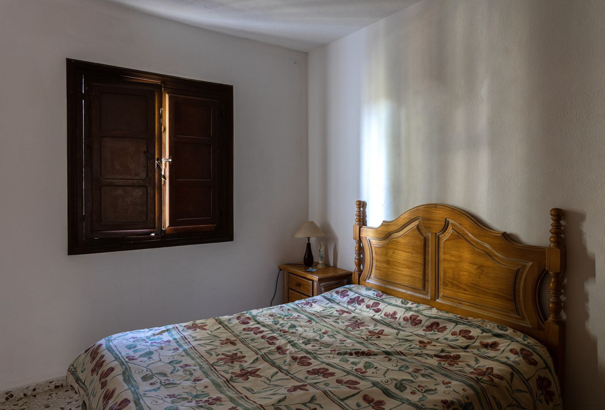 30,000 m² Plot in Estepona - Photo 9