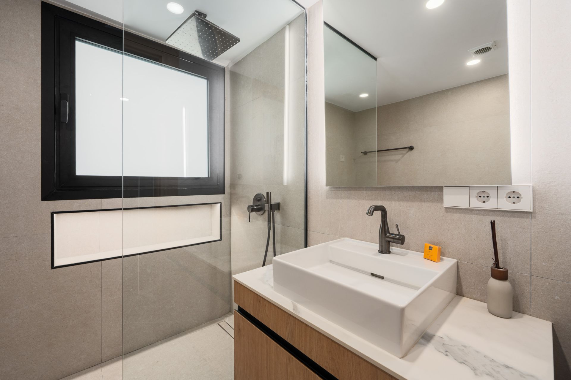 3 Bedroom Apartment in Marbella - Photo 16