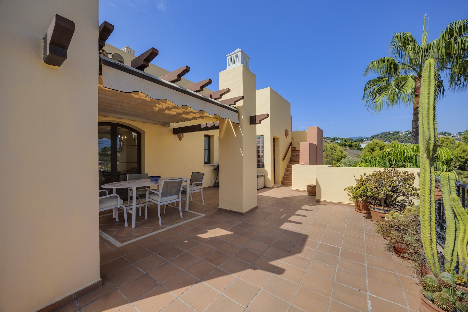 3 Bedroom Penthouse in Benahavís - Photo 8