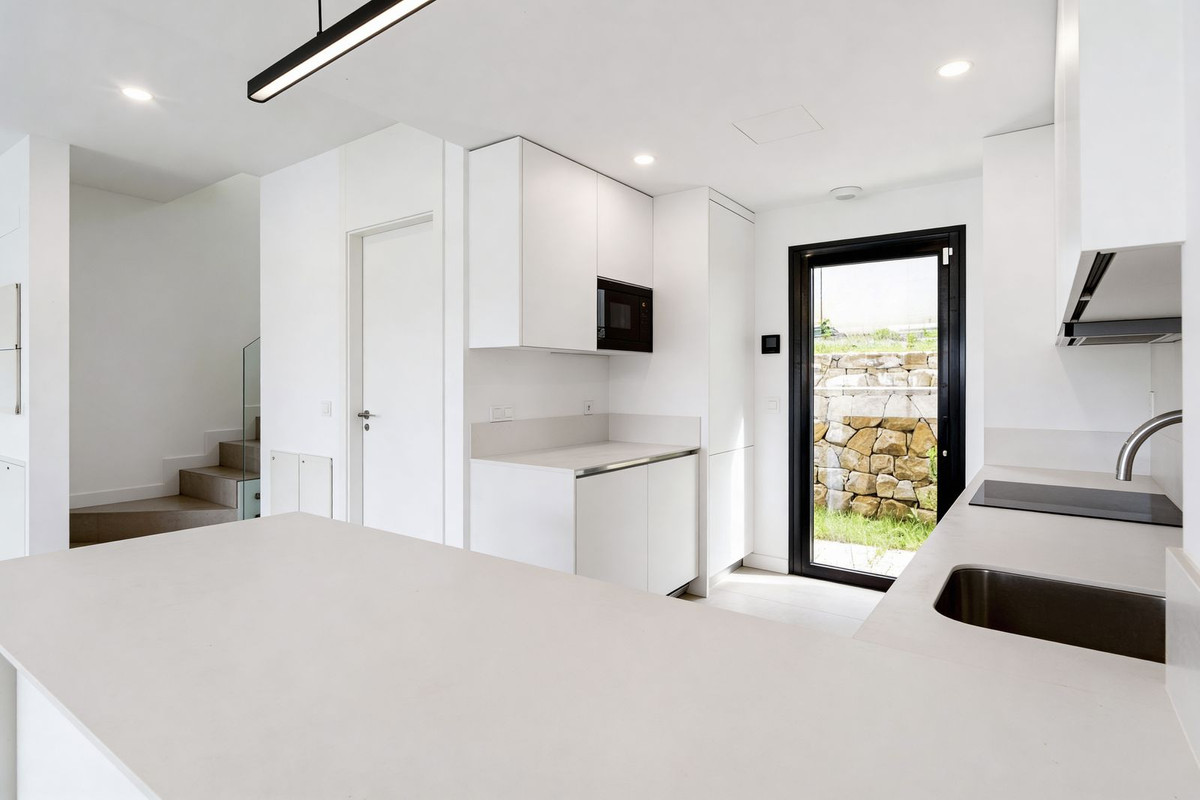 3 Bedroom Villa in Estepona - Photo 19