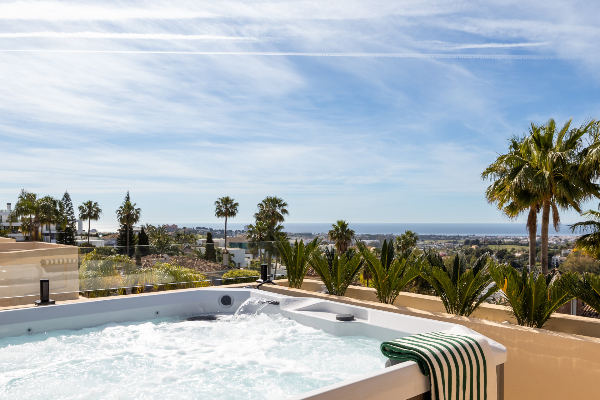 4 Bedroom Townhouse in Benahavís - Photo 6