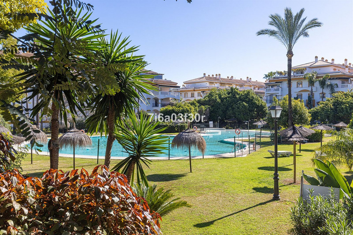 2 Bedroom Apartment in Marbella - Photo 35