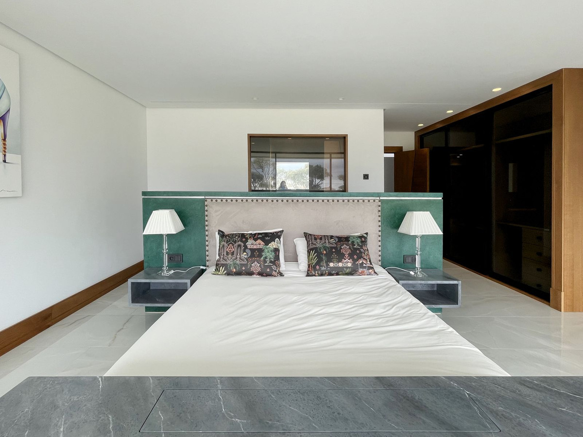 6 Bedroom Villa in San Roque - Photo 70