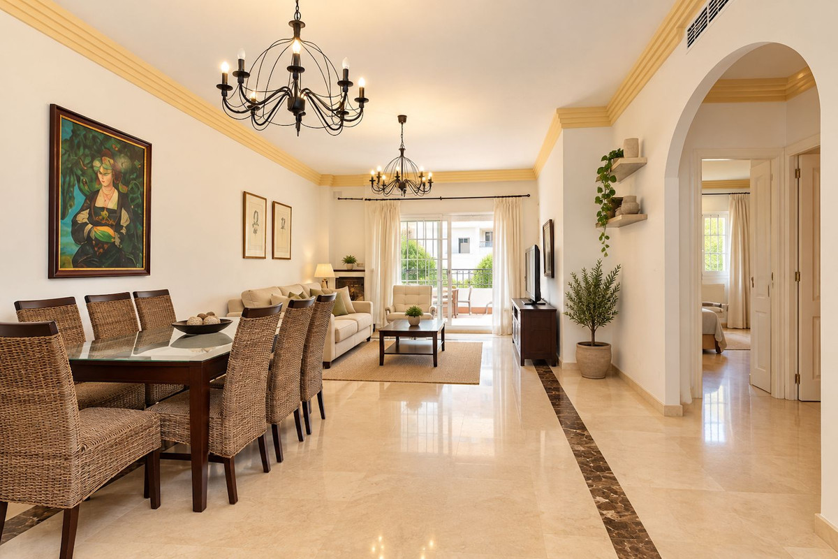 3 Bedroom Apartment in Marbella - Photo 4