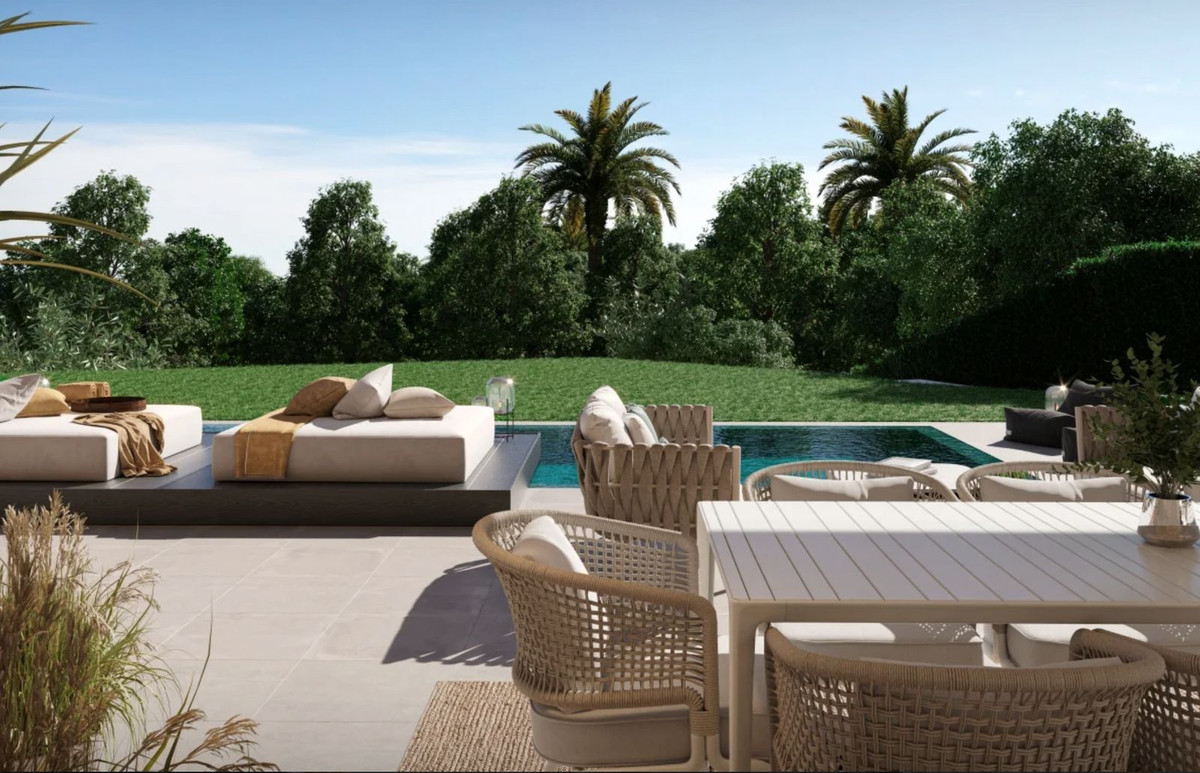 5 Bedroom Villa in Estepona - Photo 8