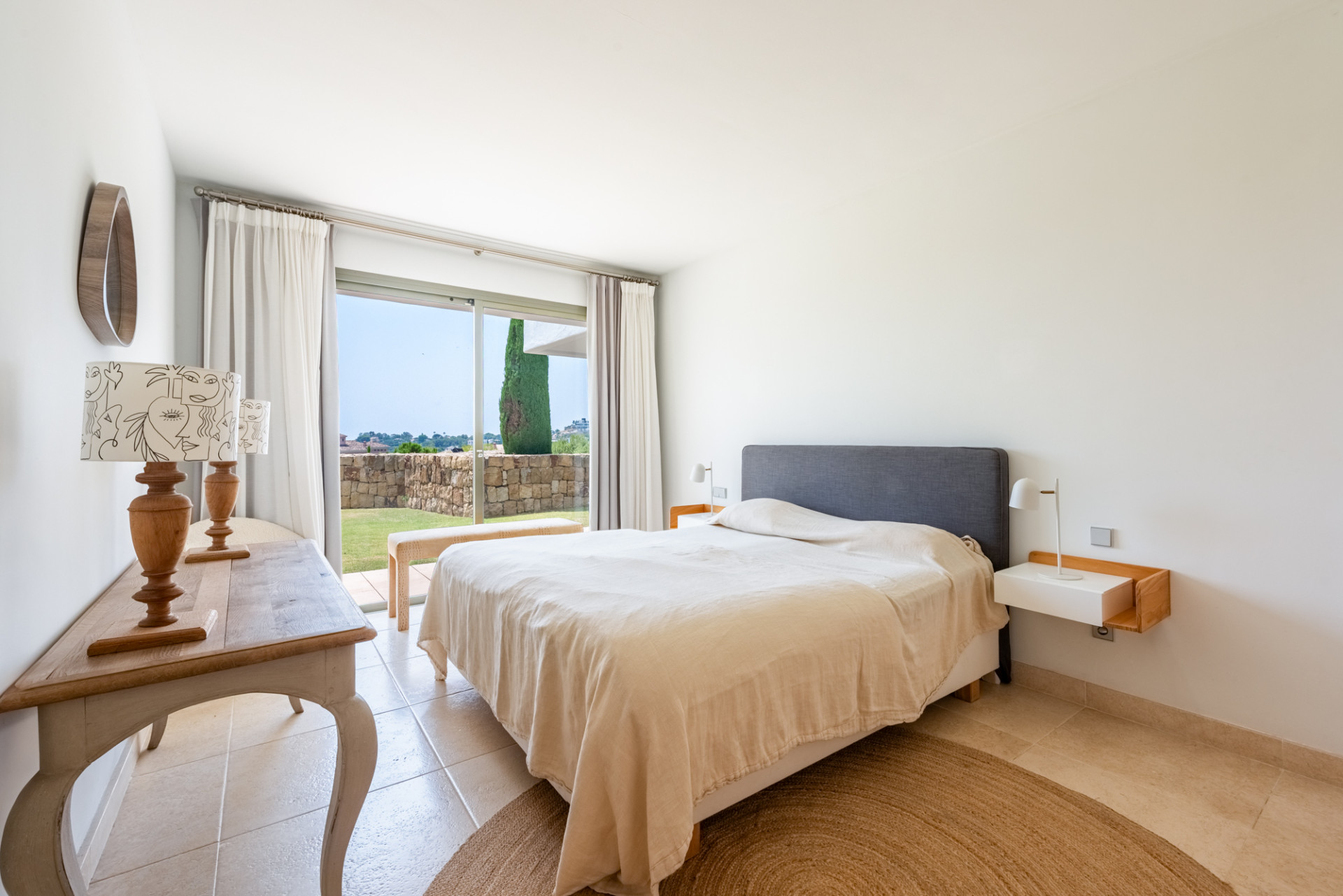 2 Bedroom Apartment in Benahavís - Photo 17