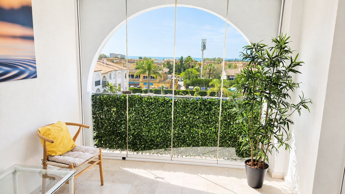 2 Bedroom Apartment in Estepona - Photo 15