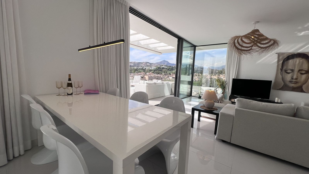 3 Bedroom Penthouse in Estepona - Photo 7