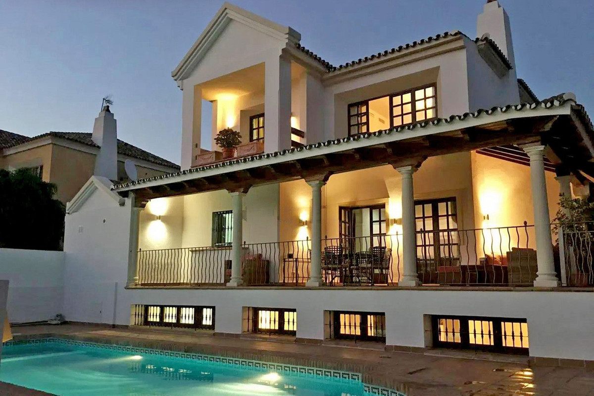 6 Bedroom Villa in San Pedro de Alcántara - Photo 5