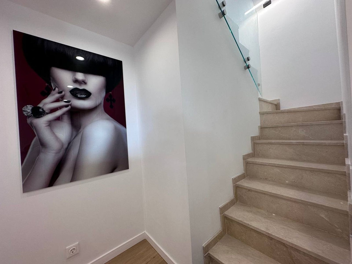 3 Bedroom Penthouse in Estepona - Photo 23
