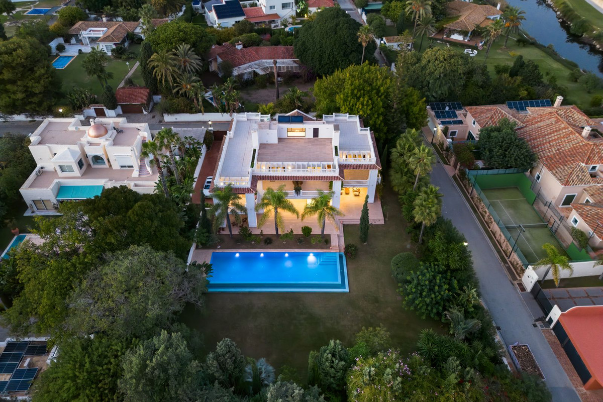 7 Bedroom Villa in San Pedro de Alcántara - Photo 33