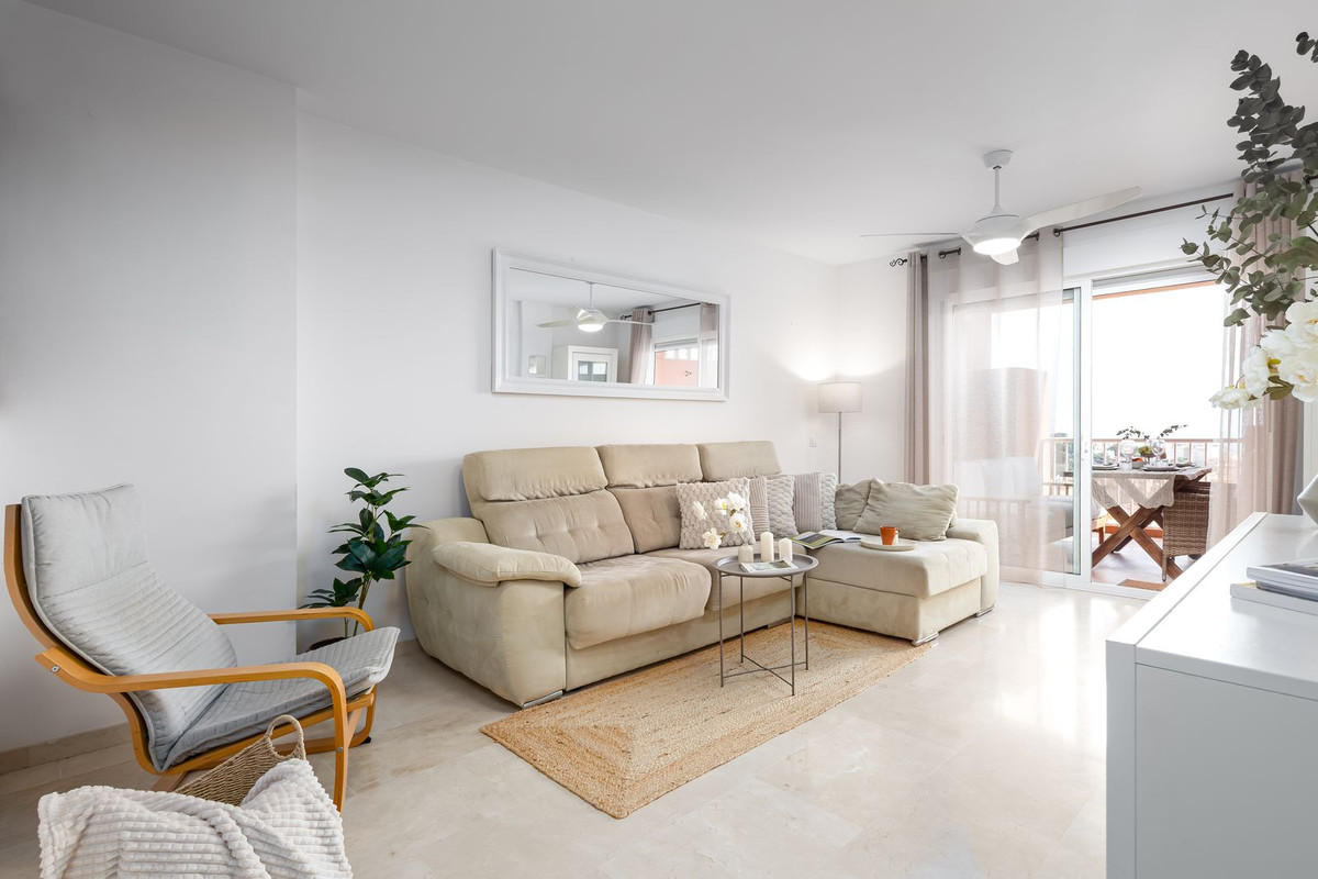 2 Bedroom Penthouse in Fuengirola - Photo 7