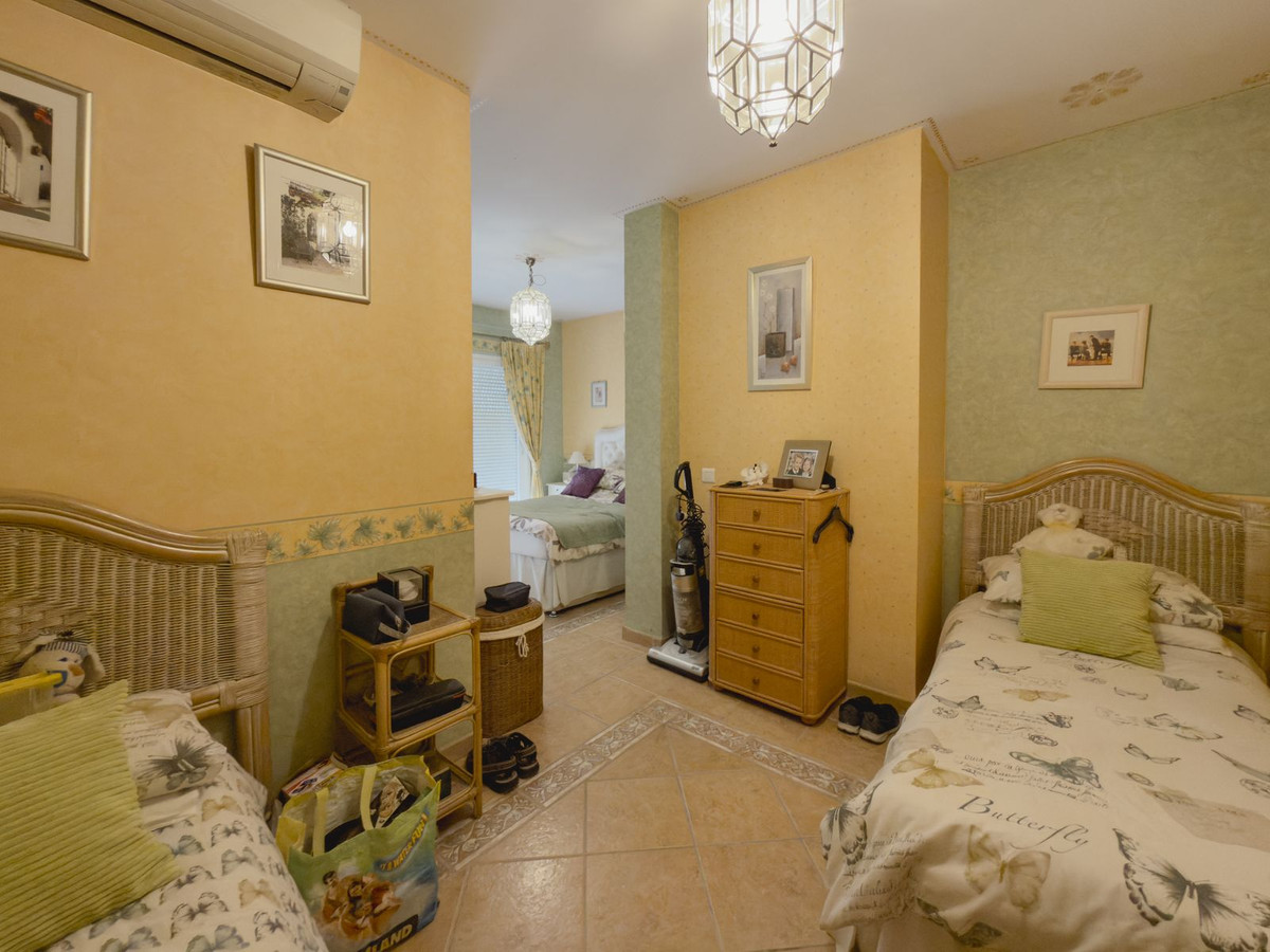 4 Bedroom Villa in Coín - Photo 15
