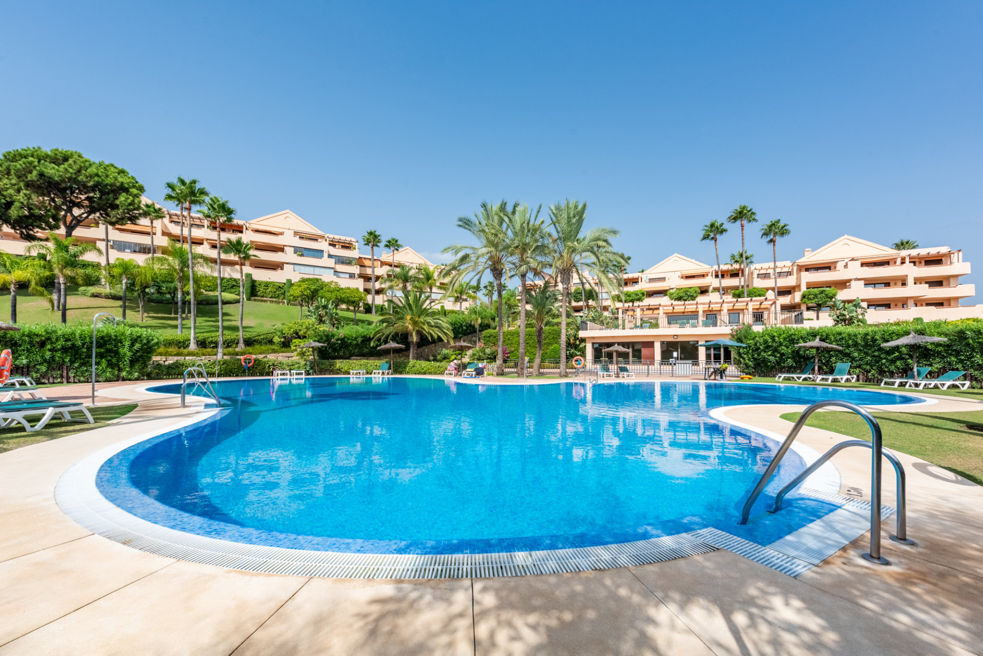 2 Bedroom Penthouse in Benahavís - Photo 29