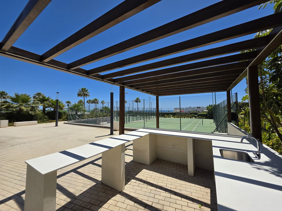 4 Bedroom Townhouse in Estepona - Photo 43