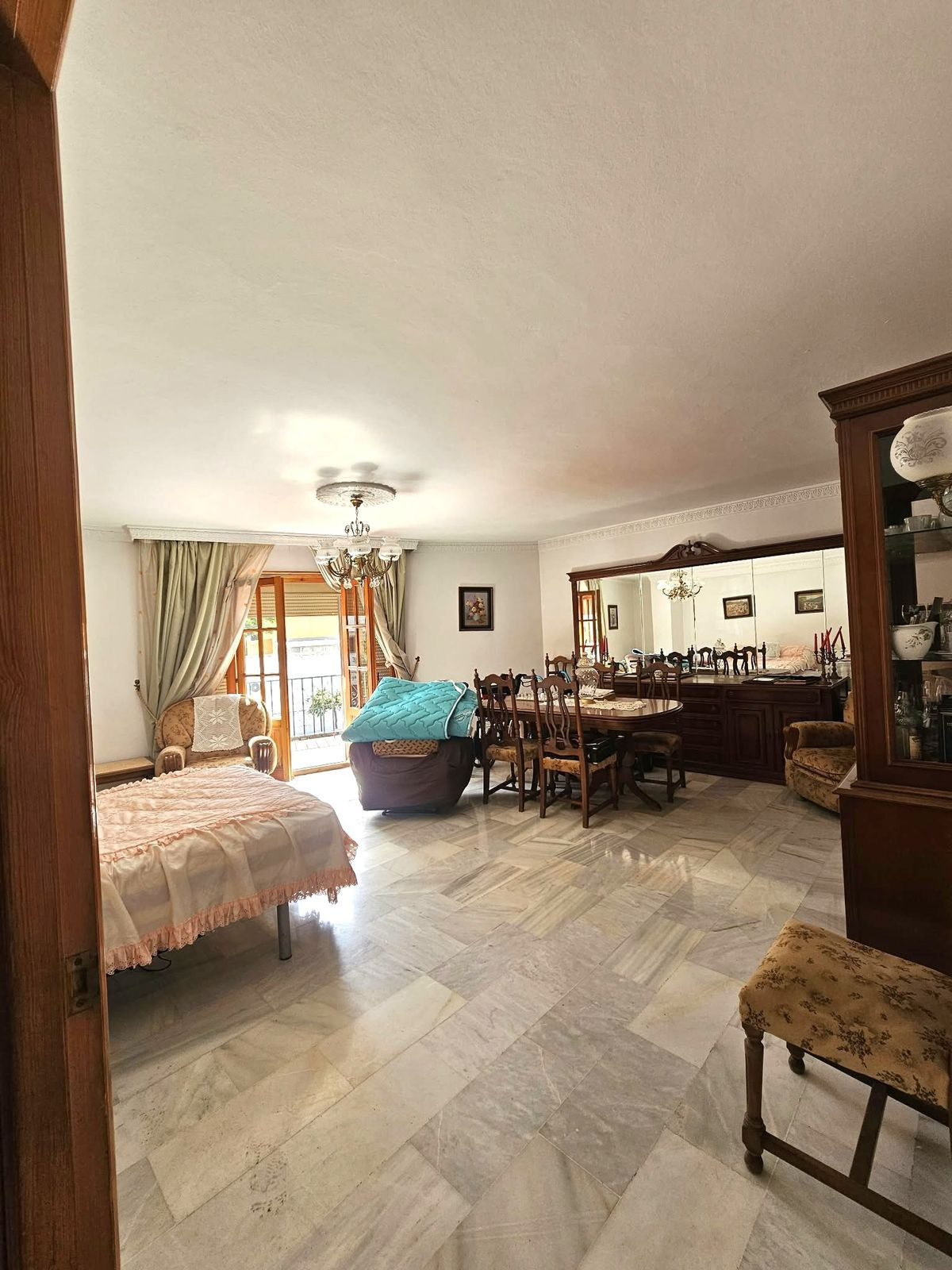 5 Bedroom Villa in Estepona - Photo 4