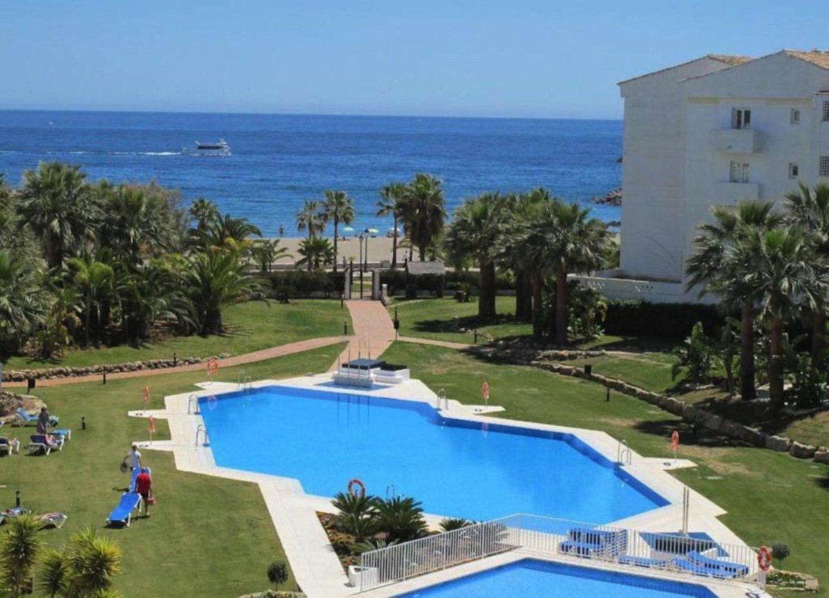 1 Bedroom Apartment in Marbella - Photo 24