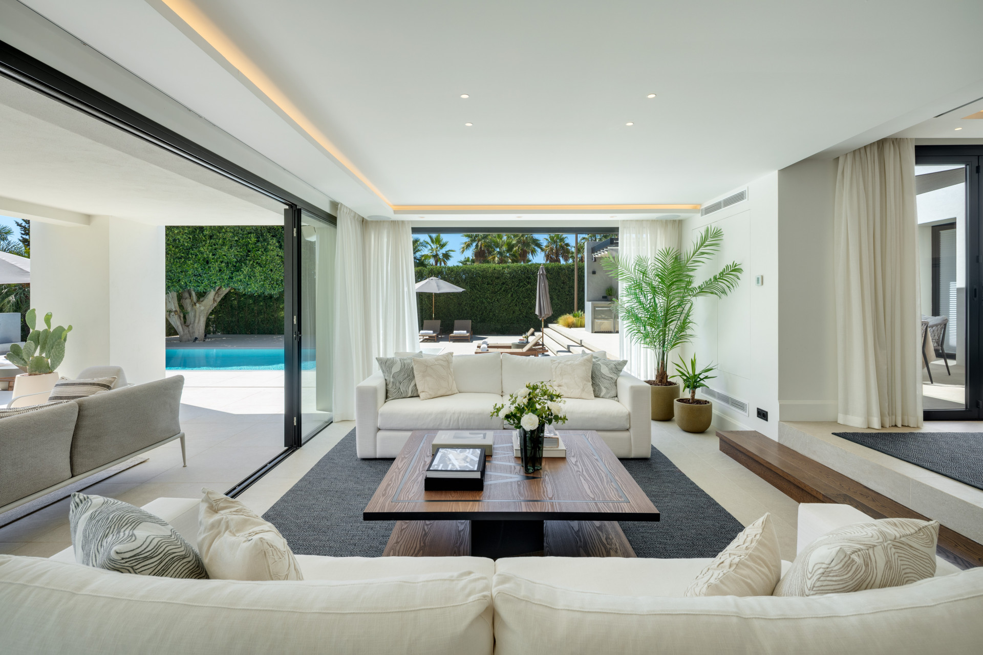 6 Bedroom Villa in Marbella - Photo 18