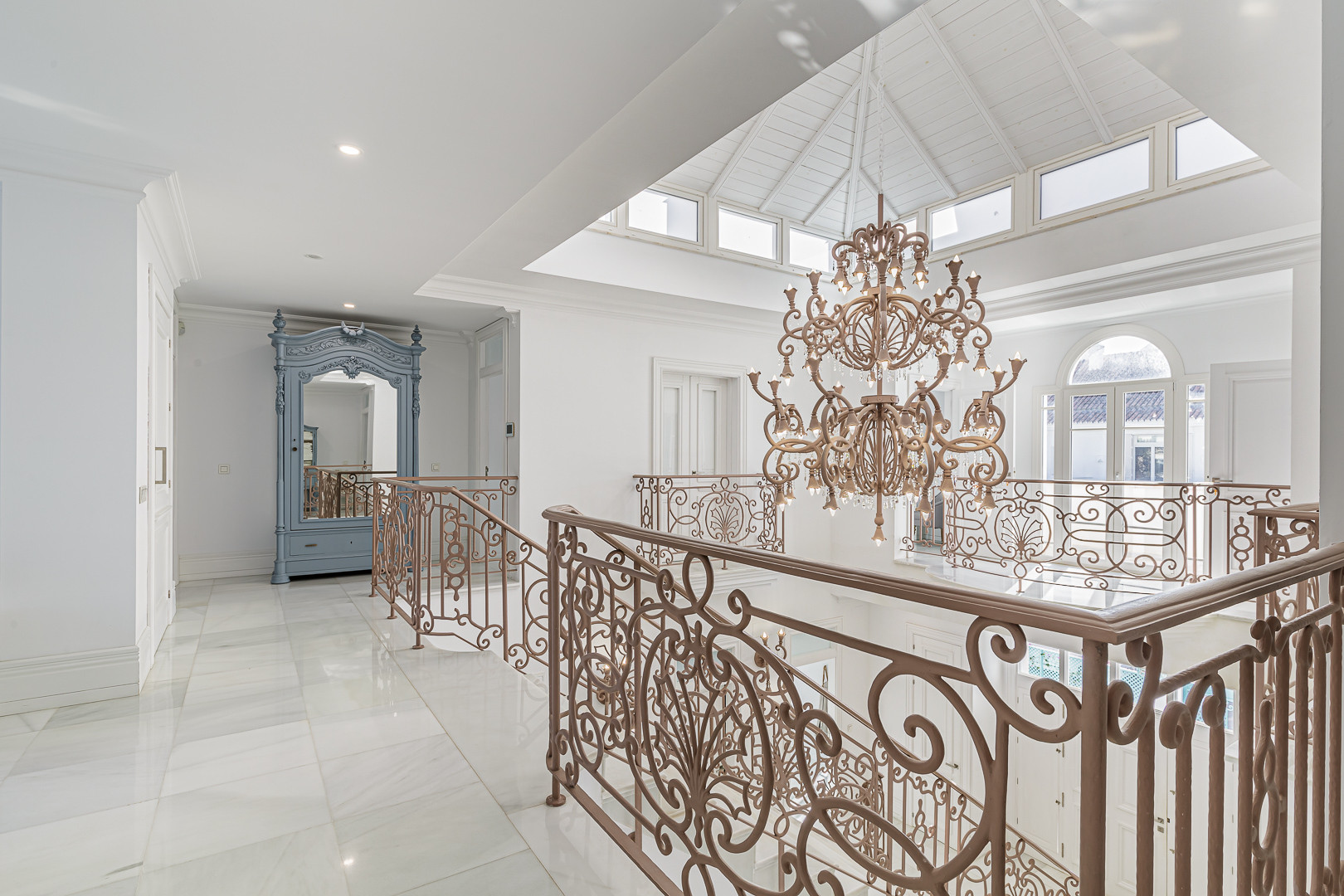 13 Bedroom Villa in Marbella - Photo 7