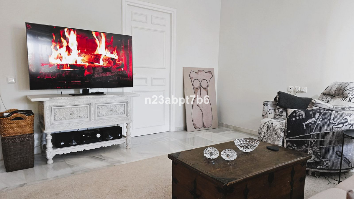 2 Bedroom Apartment in Benahavís - Photo 5