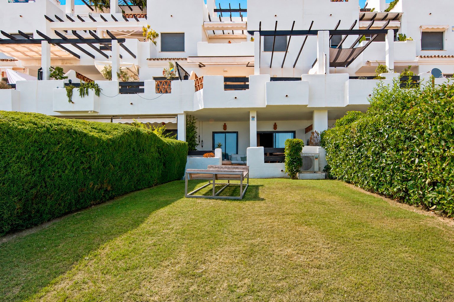 2 Bedroom Apartment in Estepona - Photo 3