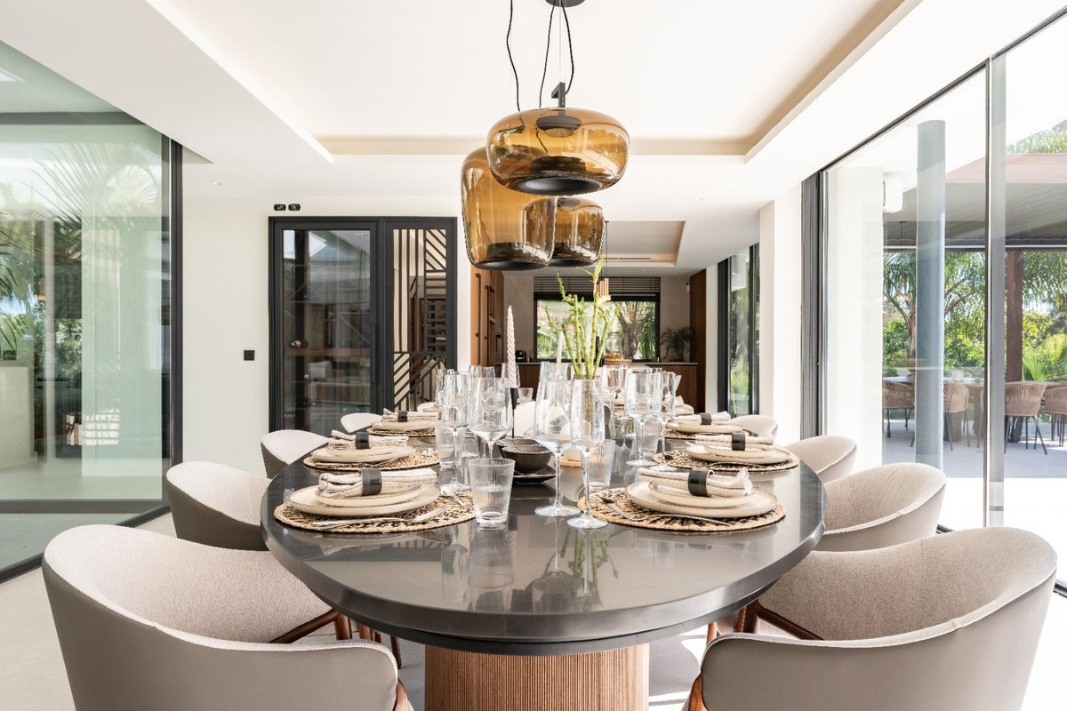 5 Bedroom Villa in Marbella - Photo 18