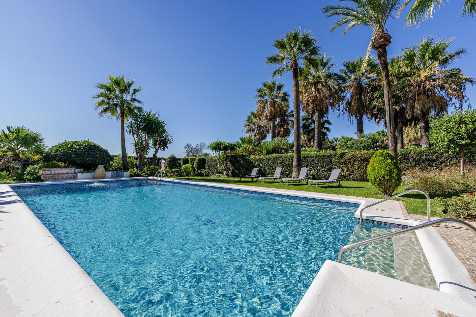 9 Bedroom Villa in Estepona - Фото 21