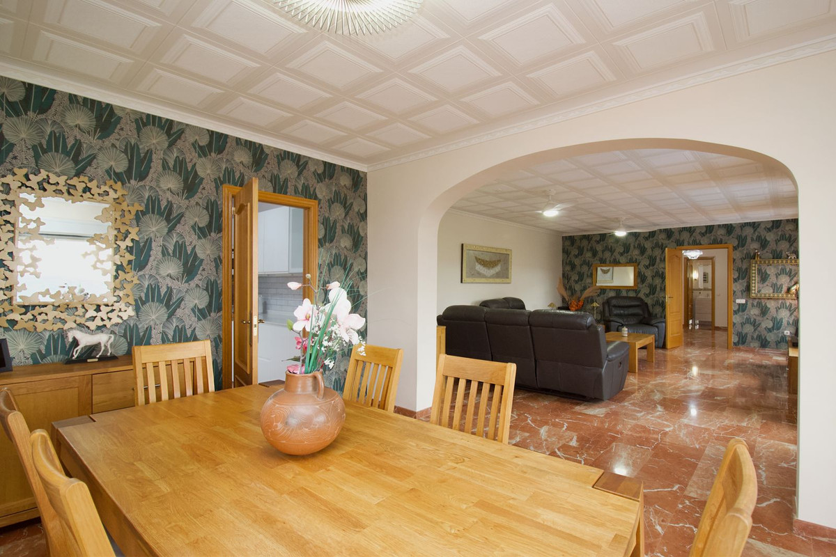5 Bedroom Villa in Coín - Photo 11