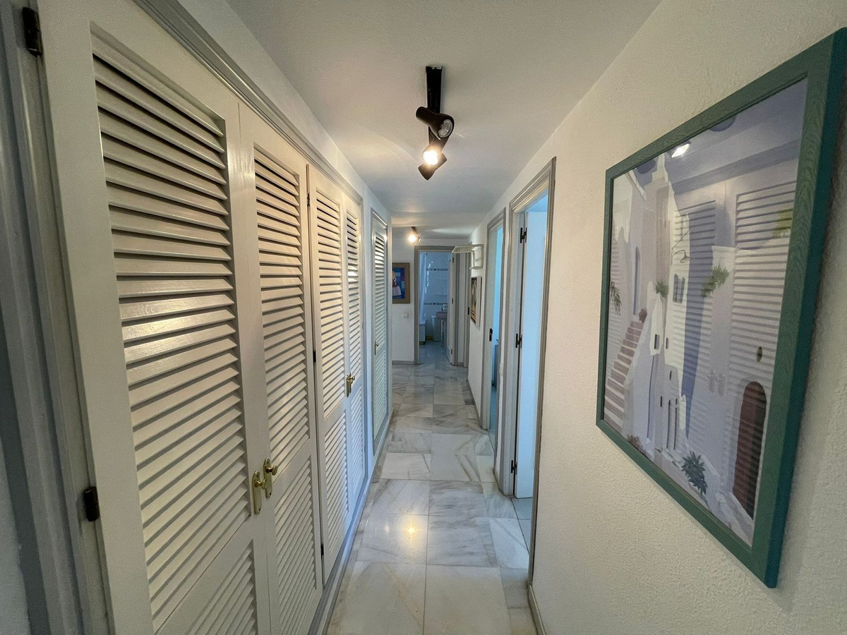 5 Bedroom Apartment in Marbella - Photo 14