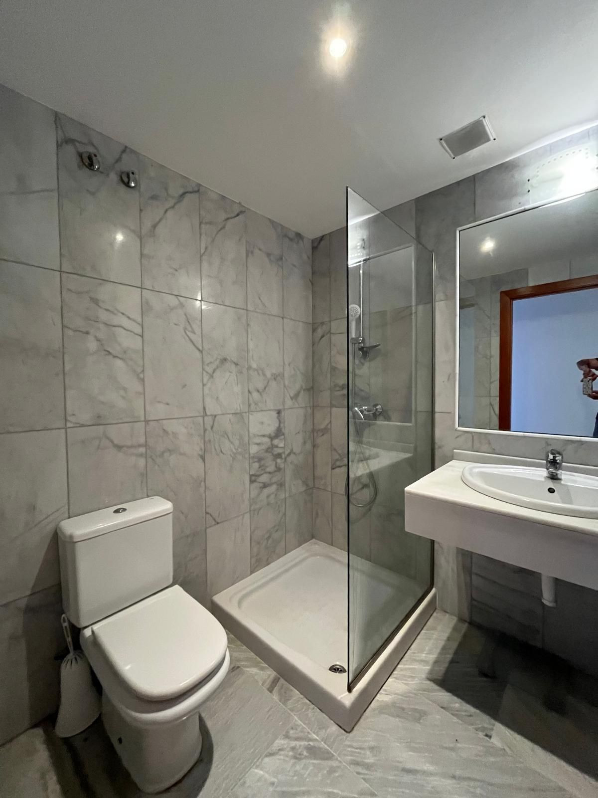2 Bedroom Apartment in Benahavís - Photo 13