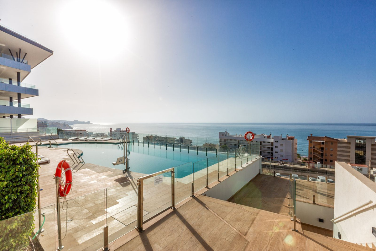 3 Bedroom Apartment in Fuengirola - Photo 3