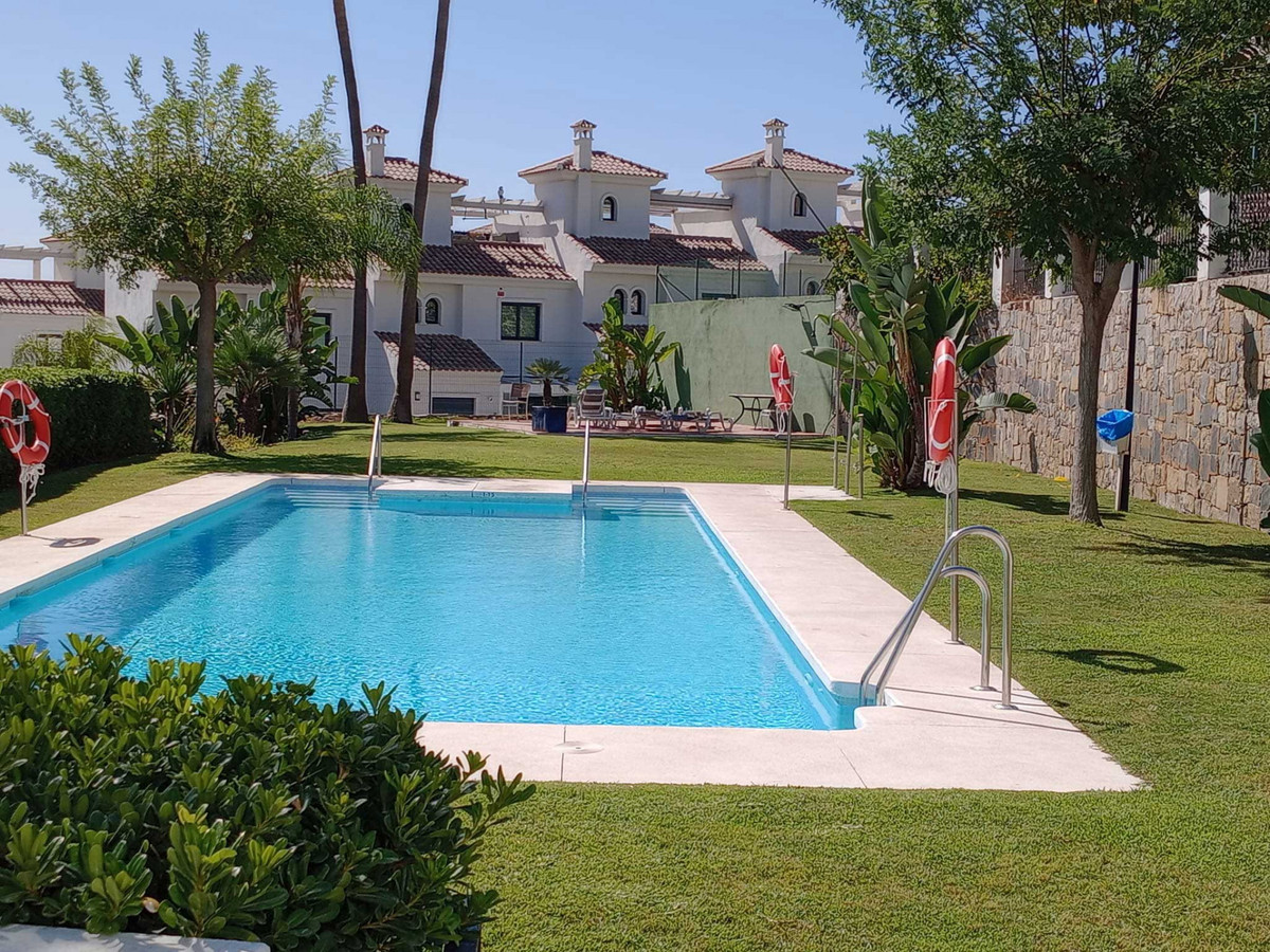 3 Bedroom Townhouse in Estepona - Photo 10