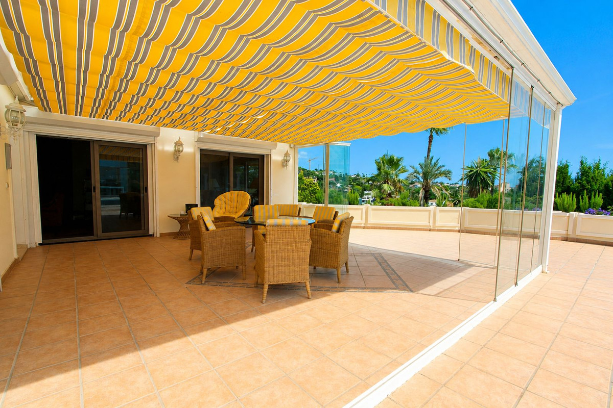 4 Bedroom Villa in Marbella - Photo 24