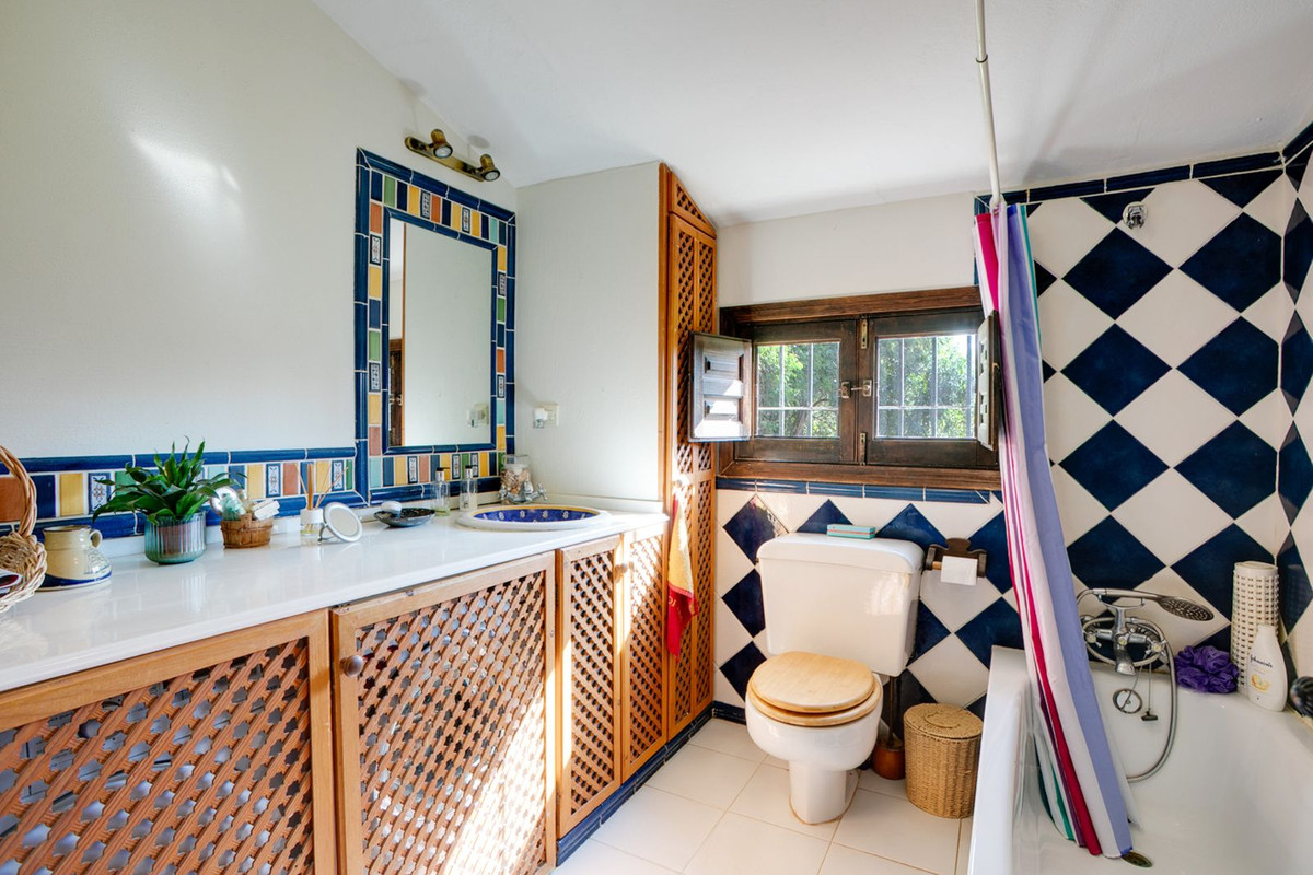 3 Bedroom Villa in Estepona - Photo 10