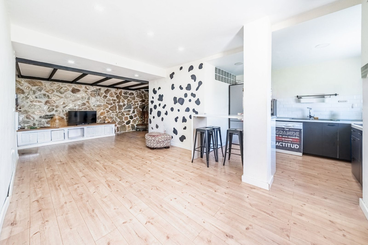 6 Bedroom Villa in Alhaurín de la Torre - Photo 21