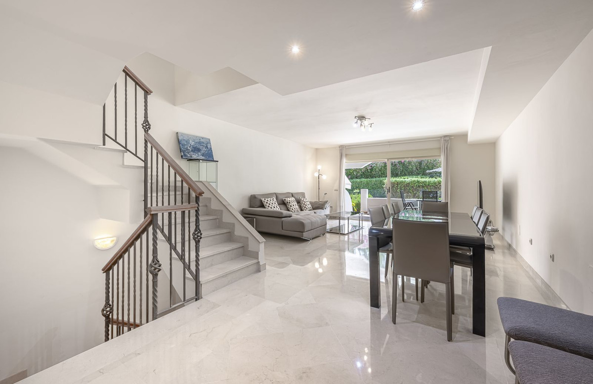 4 Bedroom Townhouse in Marbella - Photo 8