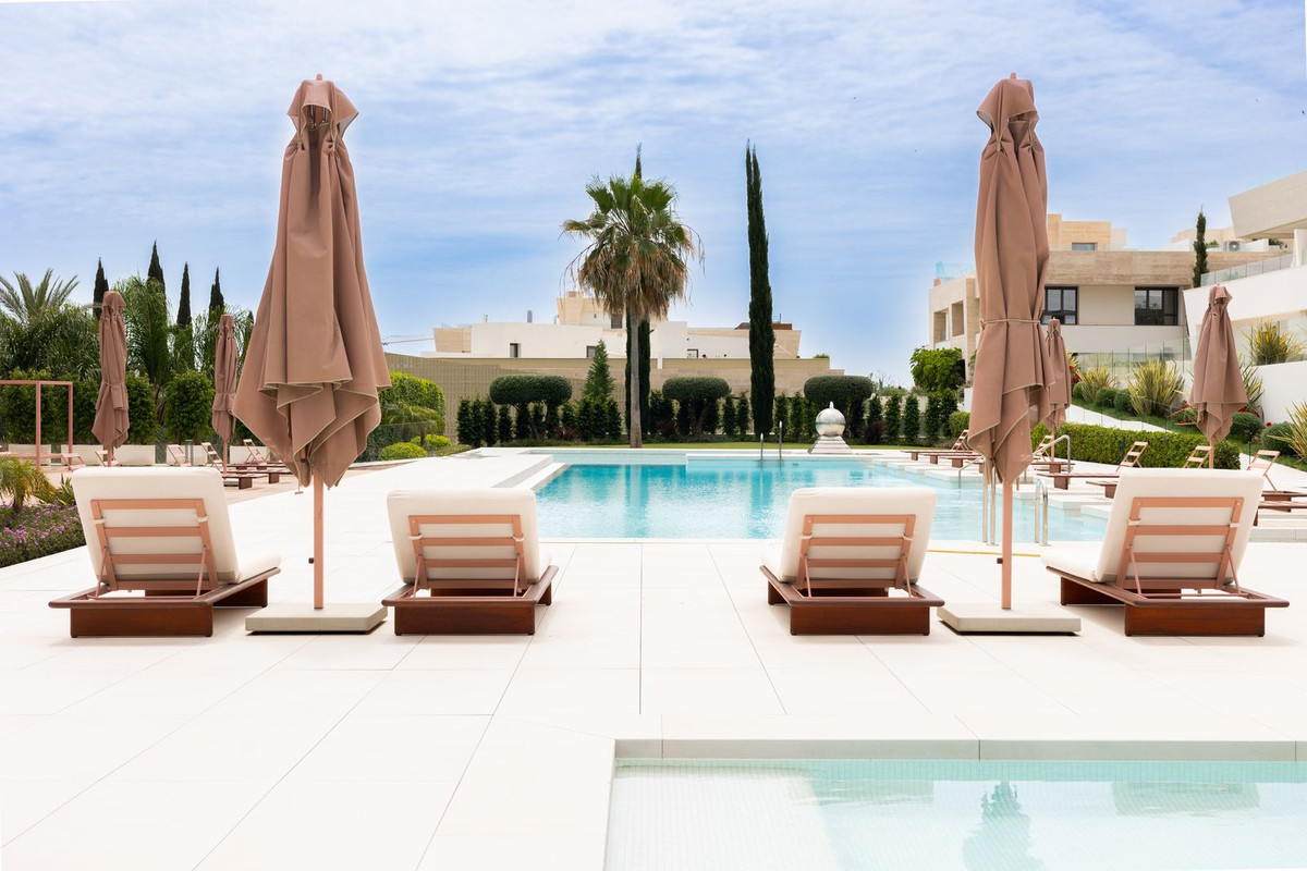 4 Bedroom Apartment in Marbella - Photo 3
