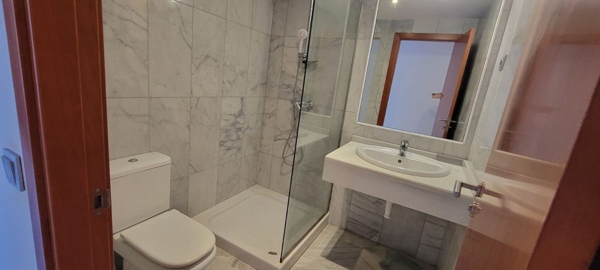 2 Bedroom Penthouse in Benahavís - Photo 44