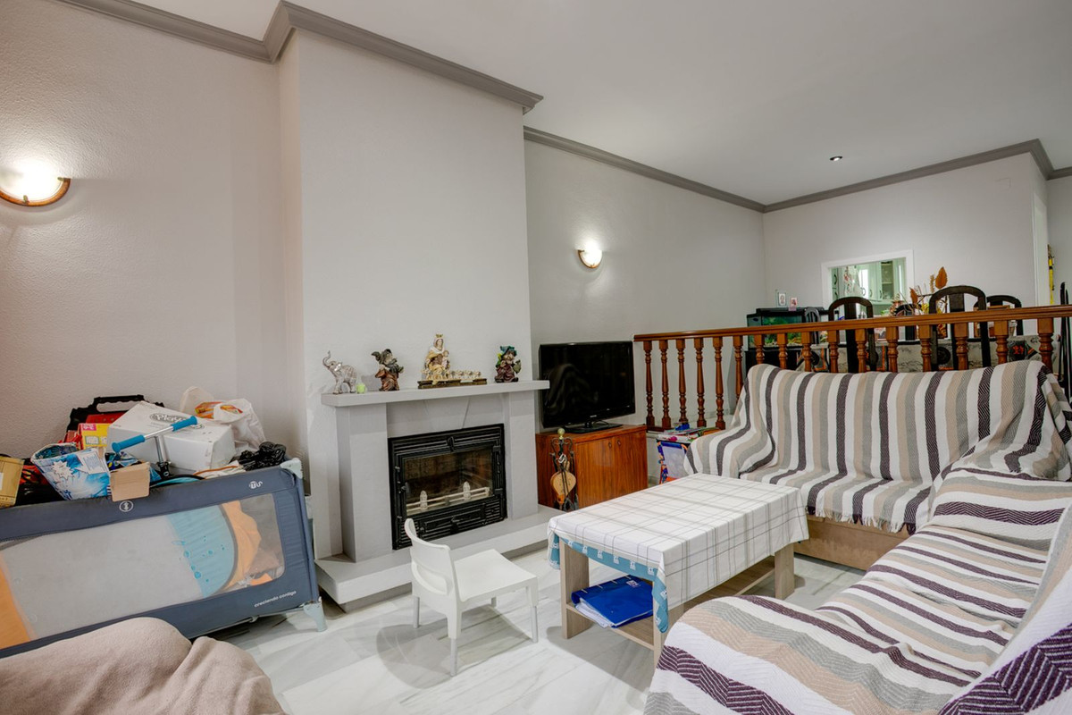 3 Bedroom Townhouse in Estepona - Photo 6