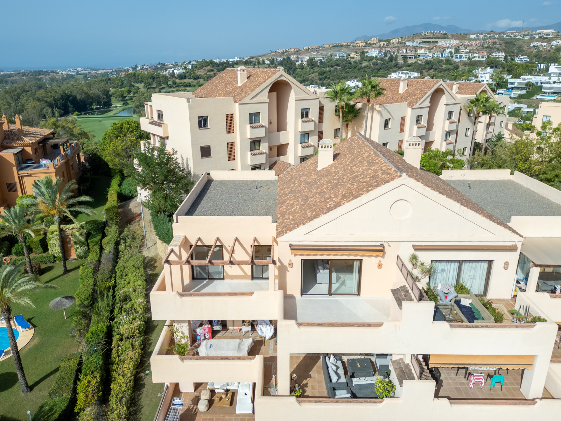2 Bedroom Penthouse in Benahavís - Photo 25